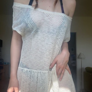 Strandklänning/tunika - Somrig klänning i tunt material. Fin över bikini eller som top. Bra skick 