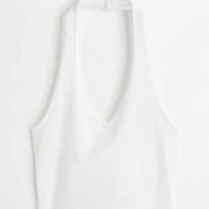 Vitt linne/topp - Vitt linne/topp med V-ring. Storlek M. Säljer för 80kr+ frakt. 