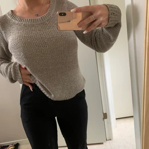 Stickad tröja - I väldigt bra stick. Passar även storlek S