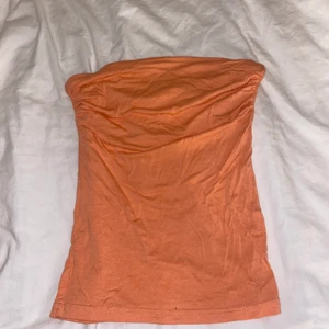 Tube topp - Säljer denna skitfina korallfärgade tubetopp!!💕💕