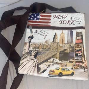New york väska inte använd köpt i new york brun rep inne är en Bech färg 