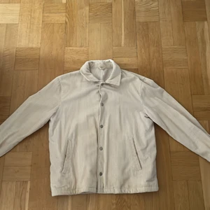 Zara - Zara vår jacka, några fläckar i nacken som går att tvätta bort 