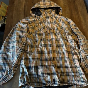 Vintage burberry golf windbraker strl M - Bra skick och alla dragkedjor osv funkar, köpt på Grailed av mig.  Kom gärna med bud:)