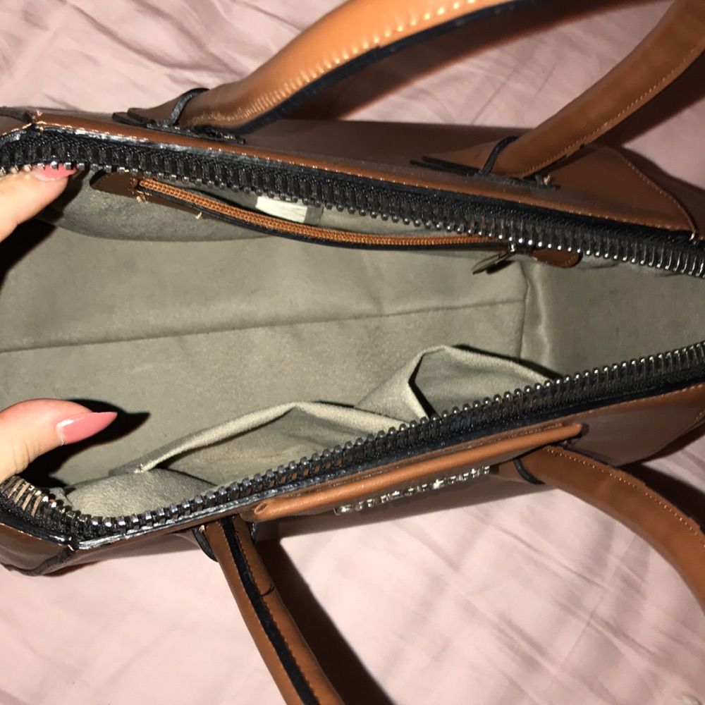En brun Givenchy väska , köpte | Plick Second Hand
