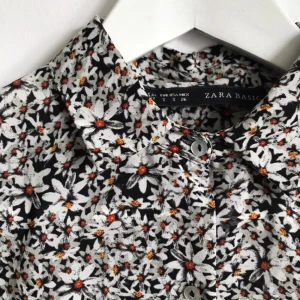  - Skjorta från Zara i väldigt snygga färger :) 