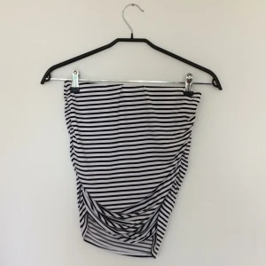  - Tight draperad kjol