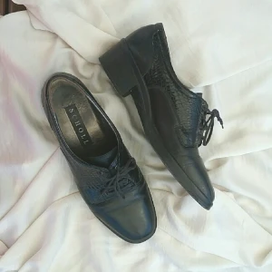  - Fräscha vintageskor i läder från Sholl, inhandlade på second hand, endast provade. 