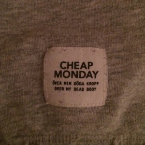  - Tröja från cheap monday!! Från början L men skulle säga att den är small eller medium. 