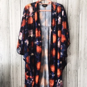  - Kimono från Monki. Säljes för 50kr, frakt tillkommer