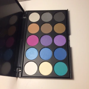  - Ögonskuggspalett, aldrig rörd! 