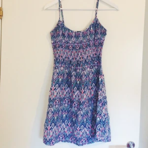  - Supersöt sommarklänning!   Vill bli av med allt, ska flytta utomlands, kolla gärna mina andra annonser!