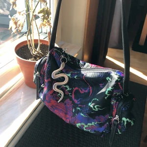 Supersnygg väska - Supersnygg och nästan aldrig använd💕💕💕superbra skick och verkligen jätte rymlig💕💕💕