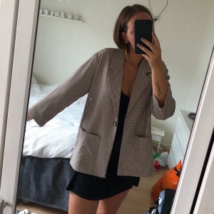 Kavaj monki - Kavaj från monki storlek M. Riktigt snygg!! Passar S-L