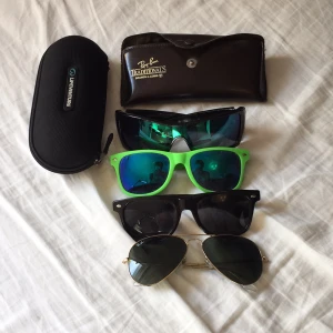 Glasögon - Olika glasögon från emerica, oakley, ray ban och ett par omärkta från universal studios. Alla är i superbra skick utan några skråmor eller repor. Raybans och oakleys kommer även med hårda fodral. Skriv för priser! 