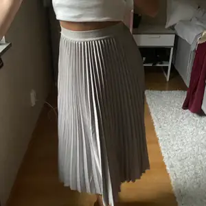 Jättefin kjol från Hm, använd någon gång så de är fortfarande i bra skick! 