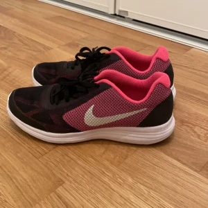 Nike rosa - Använda 2 gånger 