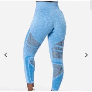 Träningstights  - Supersnygga träningstights från ICanIWill. Sitter jätte bra på!! Säljer pga att jag har fler par som jag inte hann skicka tillbaka, alltså oanvända! 💖 köpta för 700kr