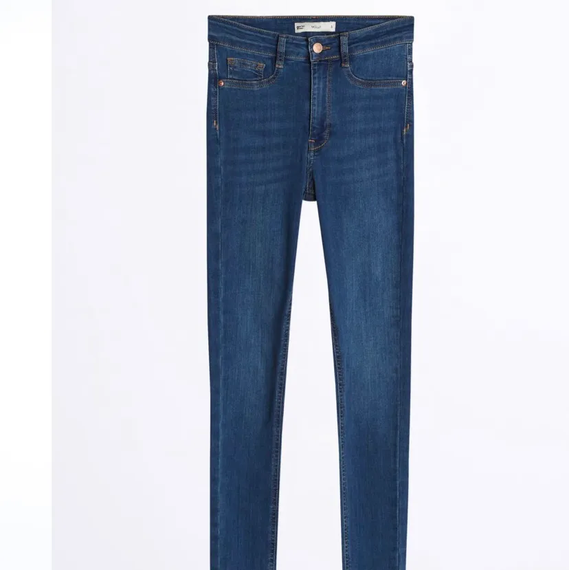 Blåa molly jeans från Gina, bra skick! Säljer för 150kr men priset kan diskuteras!. Jeans & Byxor.