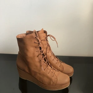 Skor Rules by Mary 40 - Skor från Rules by Mary i storlek 40 i fint läder. Gott skick.