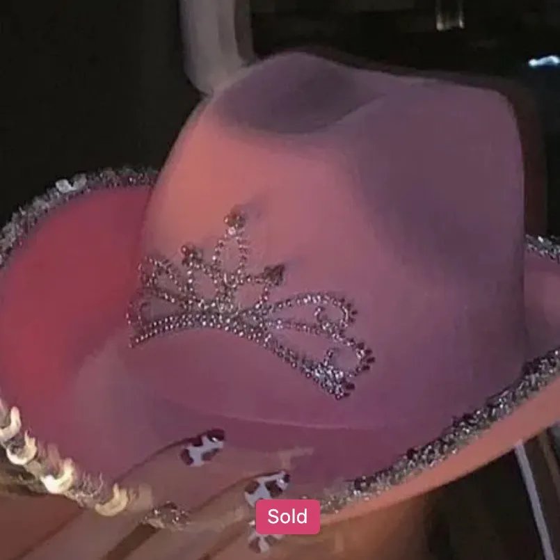 Söker en rosa cowboy hatt . Accessoarer.
