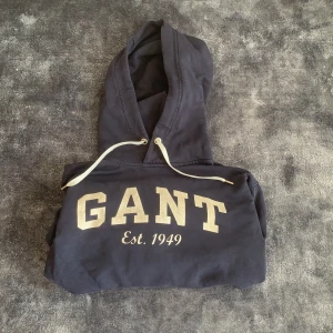 Gant hoodie medium - Bra skick, säljer pågrund av att den har blivit för liten