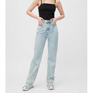 Jeans från Weekday i modellen Row💜 köpta för 500 och är i bra skick