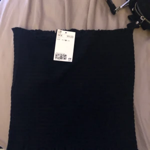 Topp  - Lappen kvar, aldrig använd. Köpte fel storlek 