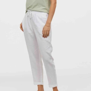  - Tänkte göra en intressekoll på dessa linnebyxor från H&M i storlek 40 som är slutsålda i alla storlekar. Passar även alla storlekar neråt beroende på hur man vill att dom ska sitta. Kan skicka egna bilder vid önskemål. Buda! :)