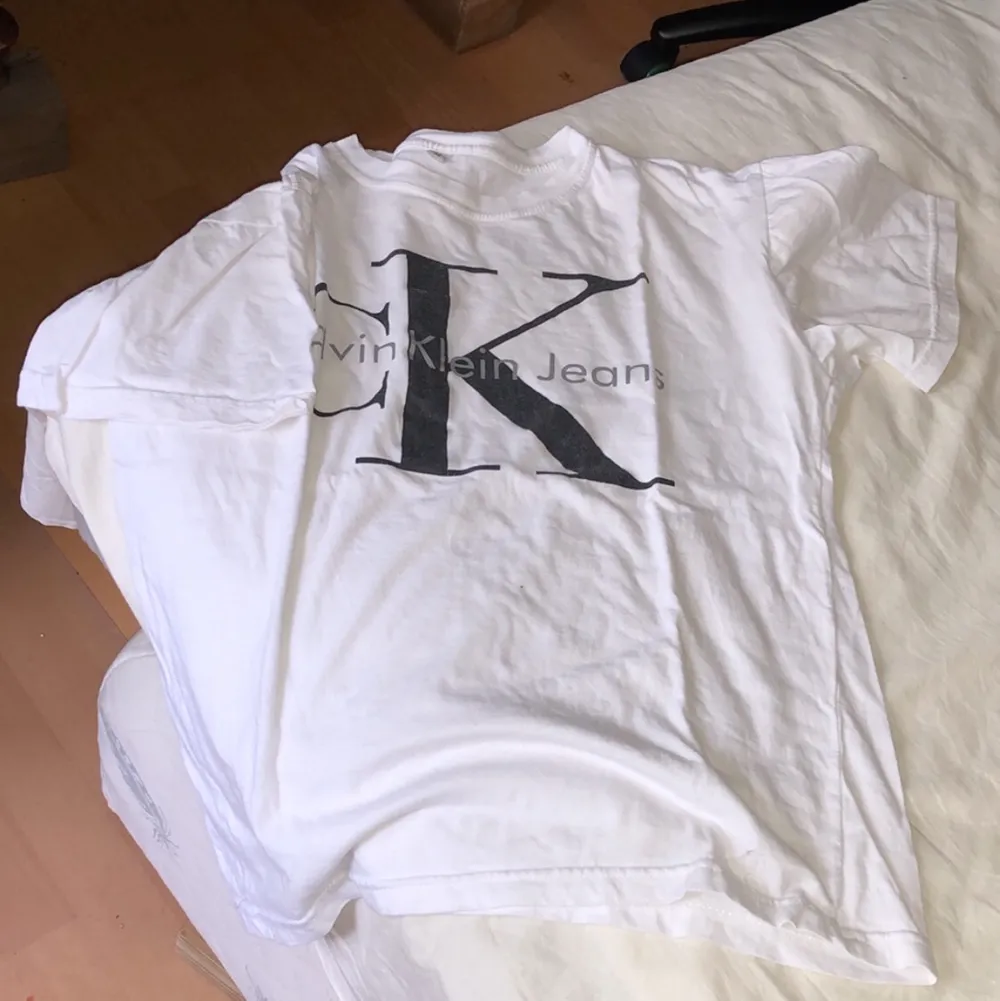 Calvin Klein tröja! 70kr! . T-shirts.