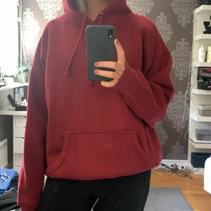 hoodie - säljer denna sköna hoodie i storlek xl, sitter oversized på mig som är s💕