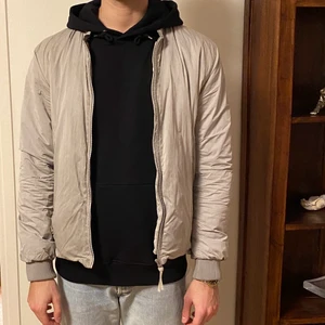 Bomberjacka - Beige jacka från new look✌🏽🪐