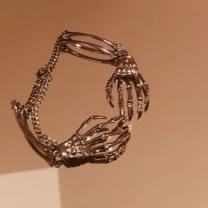 fraktar endast 📦 - jätte fin choker halsband <3 40 + 22 frakt 📦 priset kan diskuteras 