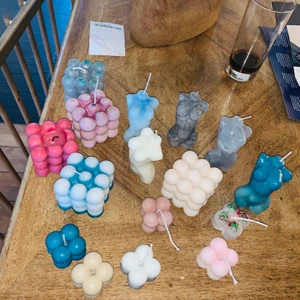 Ljus - Har precis börjat att tillverka ljus som hobby. Tyvärr får jag inte användning för alla så därför tänkte jag sälja några. Finns i kvinnokropp, stora bubbelljus och små bubbelljus. Skriv vad ni är intresserade av så skickar jag fler bilder. Ni får gärna lägga ett bud på hur mycket ni kan betala för ljuset + frakt. Skriv för fler bilder. Alla doftar olika och är antingen gjorda av stearin eller sojavax. 