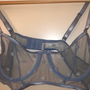 bralette  - Lånad bild!! Aldrig använd, köptes här på plick men säljer pga att den är för liten. Skulle säga att den passa A-B kupa