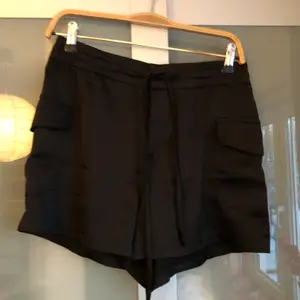 Shorts från ZARA med fickor på sidorna, som nya! 😍 har inte fått användning för dom ☺️
