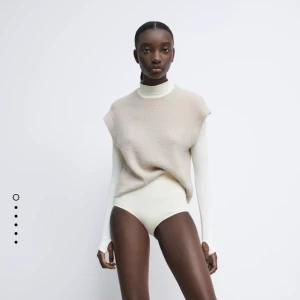 Väst - Jättemysig, oanvänd väst ifrån zara.❤️