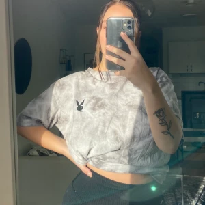 Playboy t-shirt🐰 - Playboy t-shirt i storlek S, använd ett fåtal gånger. Frakt på 30 kr tillkommer 🤍