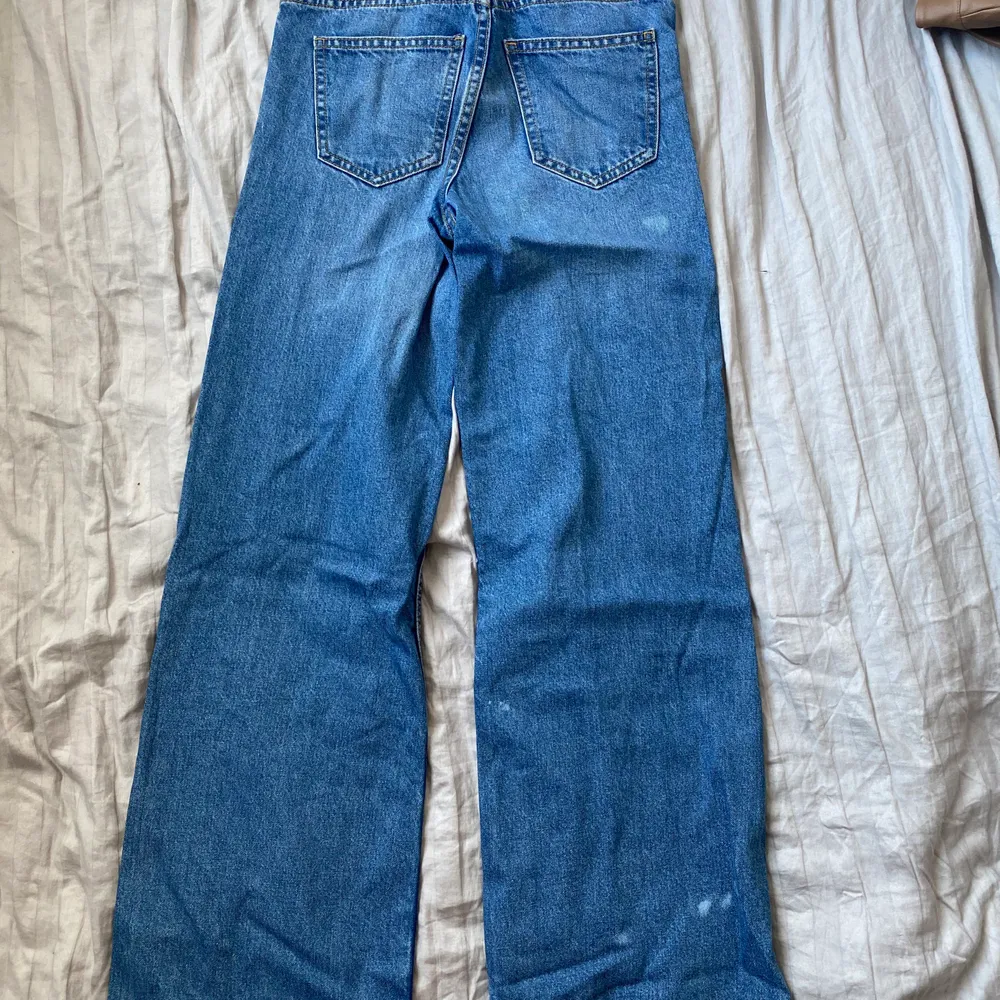 Vida jeans från dr denim som jag själv blekt och målat. Har inte använt dem på länge då de är för små. Jeansen är i storlek w24 L32. Jeans & Byxor.