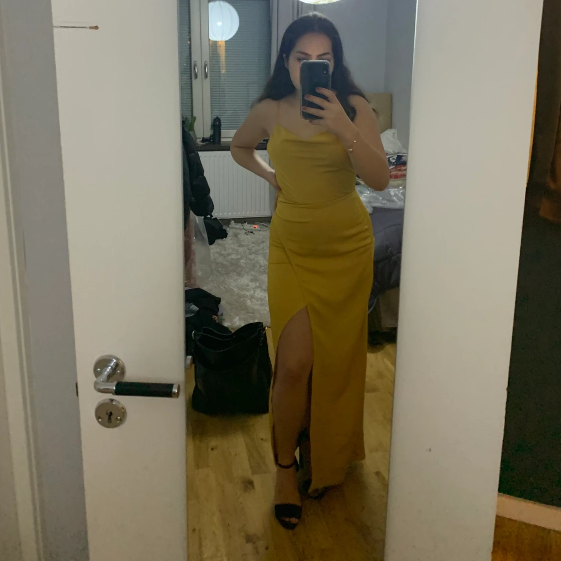 Gul satinklänning - 90