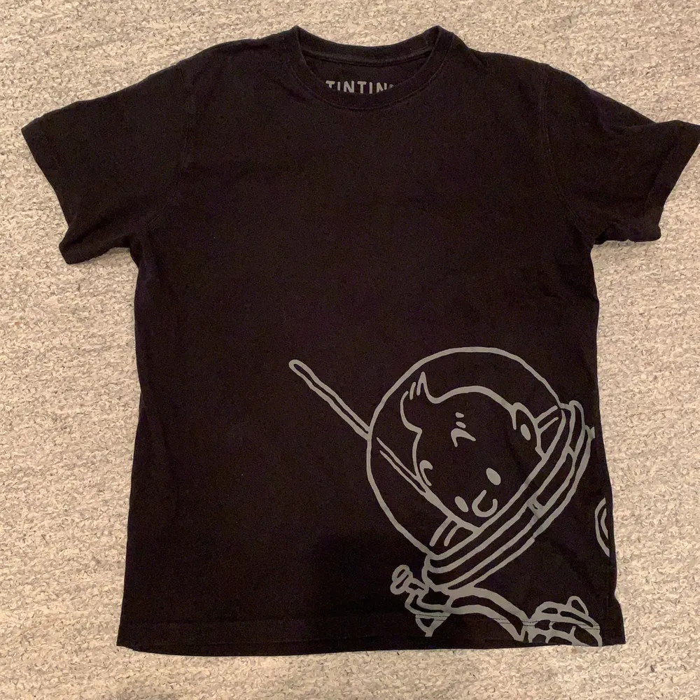 Svart tintin tshirt från 2000-talet🖤köparen står för frakt!. T-shirts.