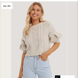 Super söt stickad topp - Säljer denna super fina stickade topp från nakd.           Aldrig använd och har prislapp kvar😍😍