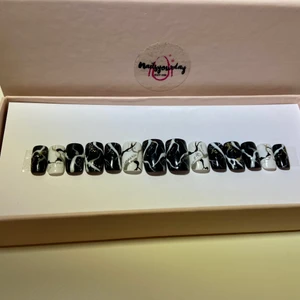 Lösnaglar gel - Lösnaglar gel  ingår med nagelfil, Alkoholservett och lim.