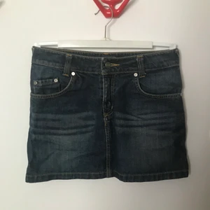 Den perfekta lilla jeanskjolen - För sommarens alla stunder 🥰