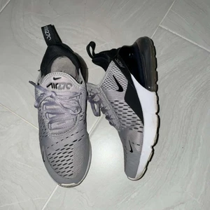 Nike skor  - Säljer Nike skor i storlek 36,5, använda i bra skick, finns i Malmö och köpta på zalandno. 