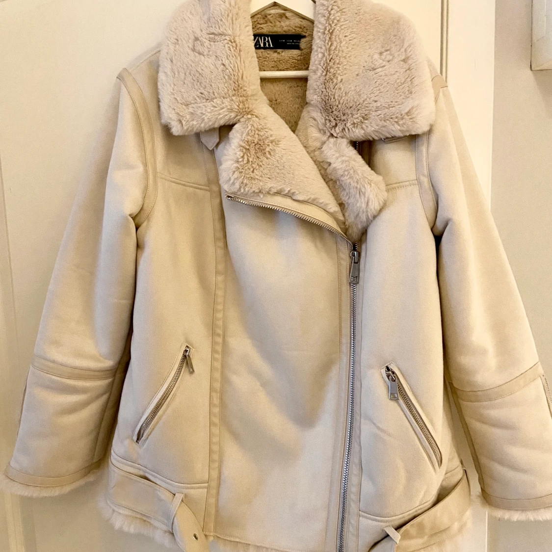 Varm vinterjacka i fuskpäls