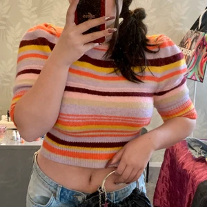 Zara topp - Slutsåld stickad topp från zara! Världens finaste mönster o färger, o så bekväm. Direktköp 200kr!! Buda i kommentarerna! Startbud 50kr 