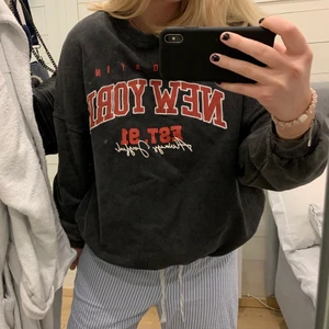 Tjocktröja - Använd fåtal gånger och i fint skick