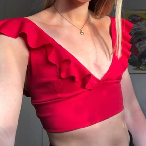 NLY topp i strl XS - Topp från NLY, endast testad. Säljer pga att den inte kommer till användning. 