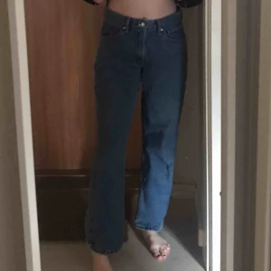  - Säljer mina helt oanvända levis, vet ej vilken modell😢 jag är 165 lång och dem är liteeeee korta. Köpare står för frakt