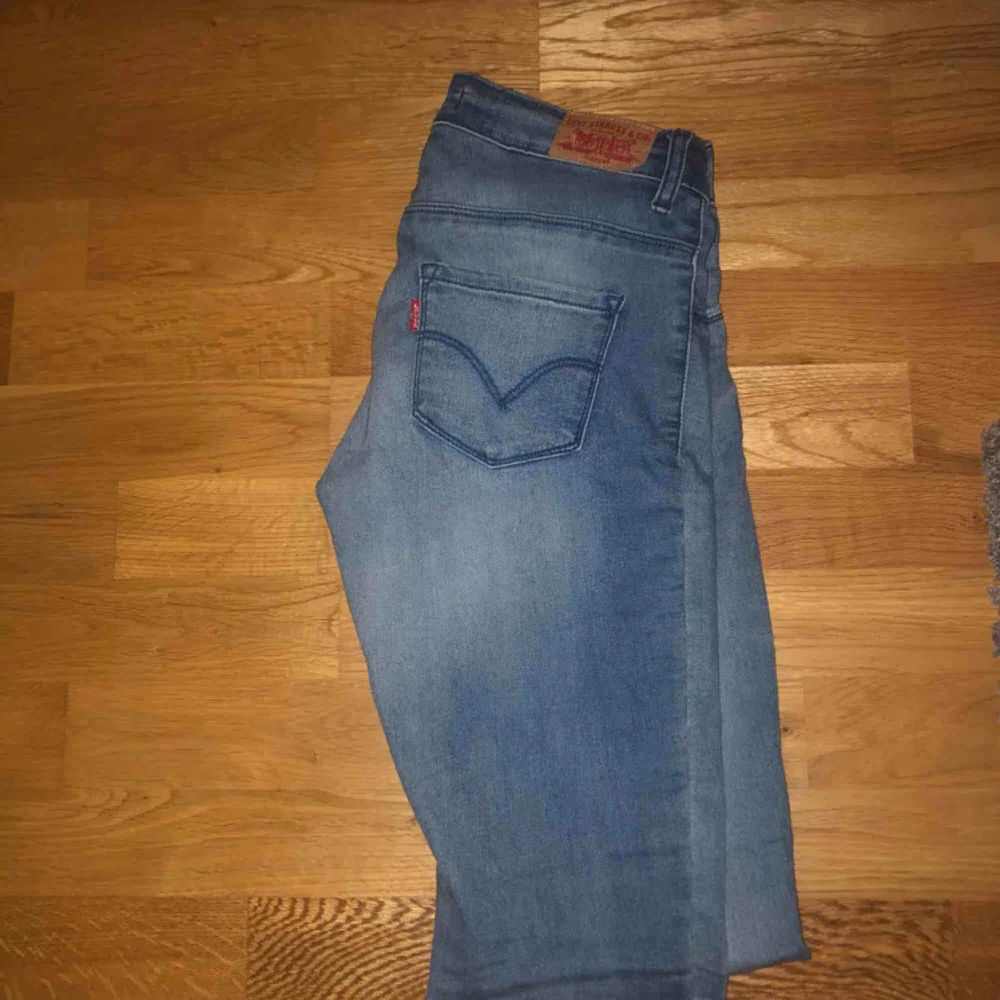 Sköna Levis jeans som inte passar mig längre. Jeans & Byxor.